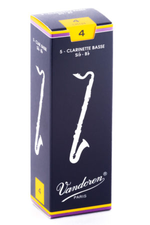Eine dunkelblaue Verpackung für Klarinettenblätter mit gelben Akzenten zeigt eine stilisierte weiße Abbildung einer Bassklarinette und den Schriftzug "Vandoren PARIS".