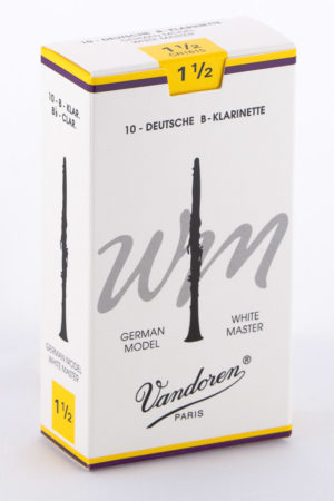 Eine weiße Pappschachtel mit gelben und violetten Akzenten, beschriftet mit "10 - DEUTSCHE B-KLARINETTE" und "Vandoren PARIS", zeigt eine stilisierte Abbildung einer Klarinette und trägt den Schriftzug "WM WHITE MASTER GERMAN MODEL" sowie die Stärke "1 1/2".
