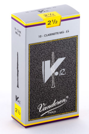 Ein hochformatiger, silberfarbener Karton mit gelben Akzenten zeigt eine Packung mit zehn Klarinettenblättern der Stärke 2,5 des Herstellers Vandoren.