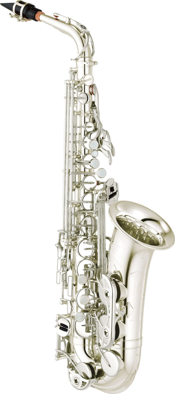 Das Bild zeigt ein silbernes Altsaxophon vor einem weißen Hintergrund.