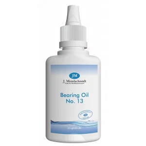 Eine weiße Plastikflasche "JM Bearing Oil No. 13 – Synthetic" mit blau-weißem Etikett und einem weißen, geriffelten Schraubverschluss mit schmaler Tülle ist zu sehen.