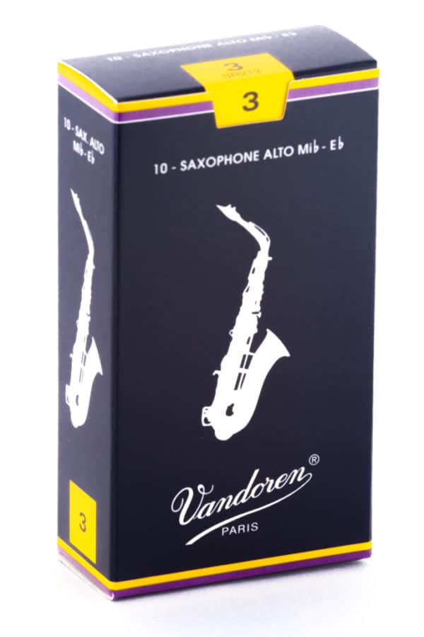 Ein hochkant stehender, rechteckiger, dunkelblauer Karton mit der Aufschrift "Vandoren Paris" und einer weißen Saxophon-Silhouette steht vor einem weißen Hintergrund.
