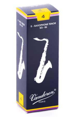 Ein hochformatiger, dunkelblauer Karton mit gelben Akzenten zeigt die stilisierte, weiße Abbildung eines Tenor-Saxophons und den Schriftzug "Vandoren PARIS".