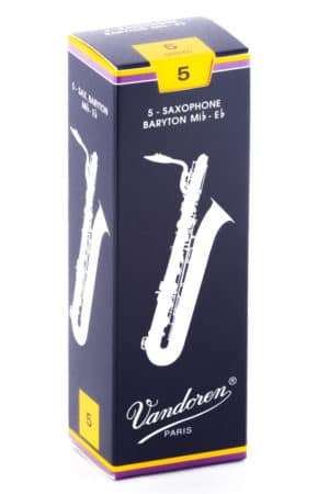 Eine längliche, dunkelblau-gelbe Pappschachtel von Vandoren Paris für 5 Bariton-Saxophon Blätter Größe 5 ist vor einem weißen Hintergrund abgebildet.