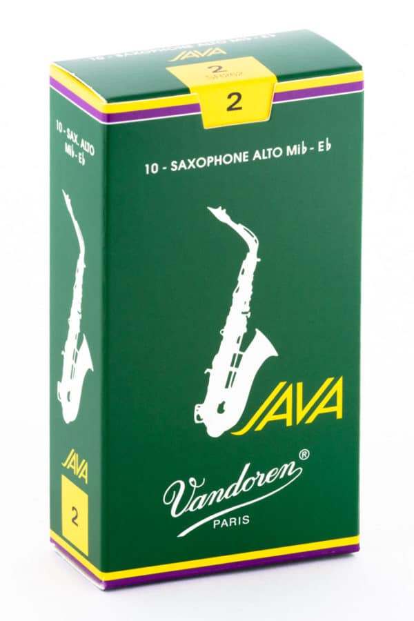 Eine grüne Schachtel mit der Aufschrift "JAVA Vandoren PARIS" und einer Abbildung eines Saxophons darauf, mit gelben und lila Zierstreifen oben und unten.
