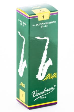 Eine hochformatige, grüne Pappschachtel mit der Aufschrift "Vandoren Paris Java 1" und einer skizzenhaften Darstellung eines Saxophons ist auf einem weißen Hintergrund zu sehen.