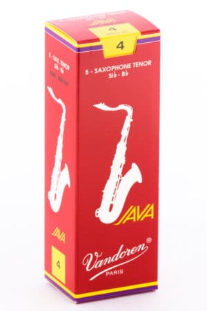 Eine hochkantige, rote Kartonschachtel für Vandoren JAVA Tenor-Saxophonblätter der Stärke 4 ist abgebildet, mit weißen Saxophon-Silhouetten und dem Vandoren-Logo in geschwungener Schrift.