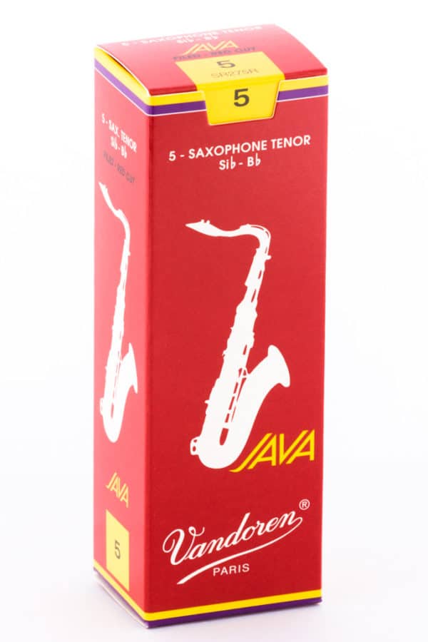 Eine rote Schachtel mit gelbem Logo und gelbem Rand, beschriftet mit "Vandoren PARIS JAVA 5 - SAXOPHONE TENOR" und der Abbildung eines Saxophons, steht auf einem weißen Hintergrund.