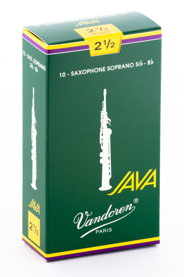 Eine rechteckige, überwiegend dunkelgrüne Schachtel mit gelben und violetten Streifen oben und unten zeigt eine weiße Abbildung eines Sopransaxophons sowie den Schriftzug "JAVA Vandoren PARIS" in weißer Schrift.