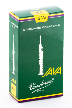 Eine rechteckige, dunkelgrüne Schachtel mit gelben Elementen, auf der ein Sopransaxophon abgebildet ist und die Aufschrift "Vandoren Paris, JAVA, 3 1/2, 10 - Saxophone Soprano Si b - Bb" trägt.