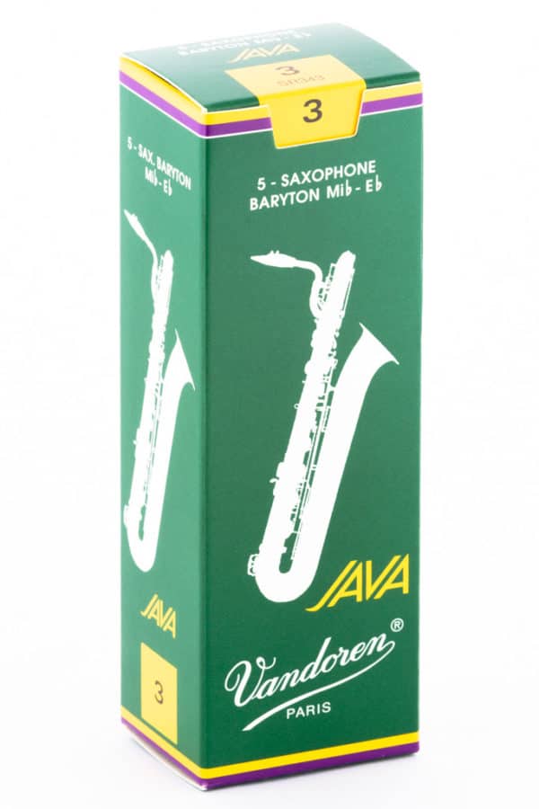 Eine hochformatige, grüne Verpackung für Vandoren Java Bariton-Saxophonblätter mit der Stärke 3, die Abbildungen von Saxophonen und den Markennamen trägt, steht auf einem weißen Hintergrund.