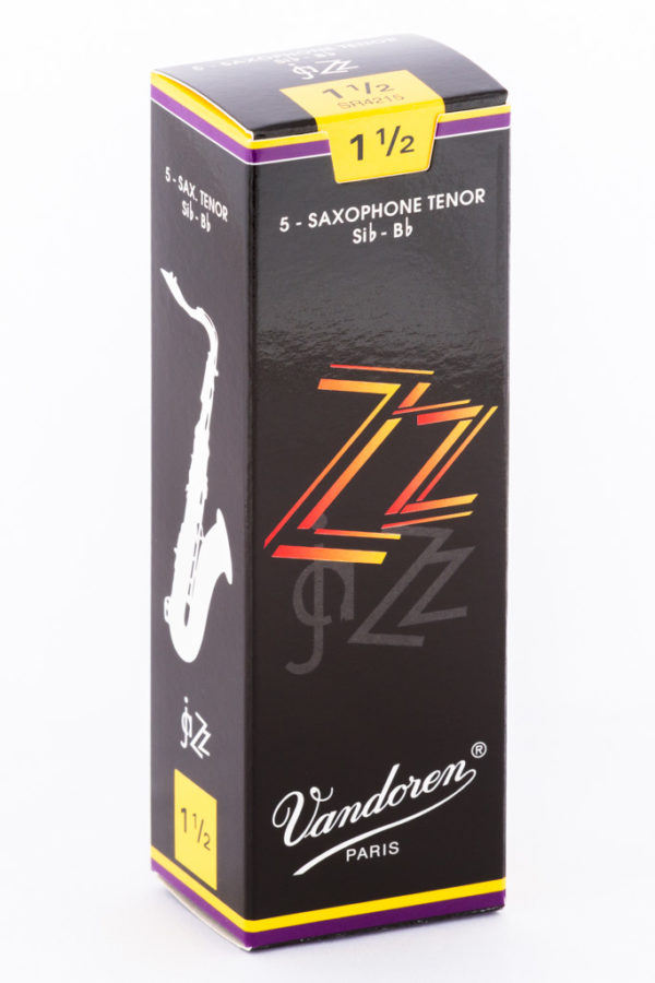 Eine schmale, hochformatige, schwarze Kartonverpackung mit violetten Akzenten zeigt eine weiße Saxophon-Silhouette, rote und orangefarbene "ZZ Jazz"-Schriftzüge und den Markennamen "Vandoren Paris" in Weiß.
