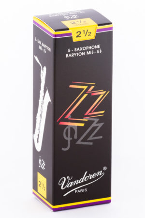 Eine hochformatige, schwarze Schachtel mit gelben und lila Akzenten, die "Vandoren Paris ZZ" Baryton-Saxophonblätter der Stärke 2½ zeigt, zusammen mit einer stilisierten Saxophon-Silhouette und Noten.