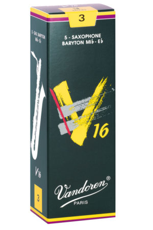 Eine dunkelgrüne Verpackung für Saxophonblätter der Marke Vandoren, Serie V16, Stärke 3, für Bariton Mib-Eb, mit einem gelben "V" im Stil eines Pinselstrichs verziert, sowie roten und grauen Akzenten.