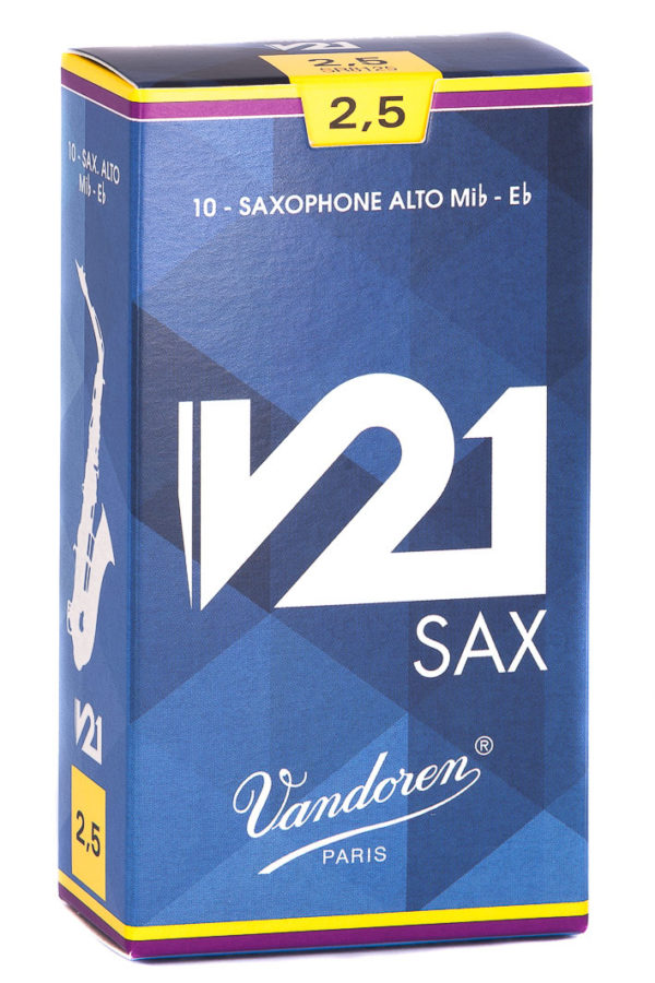 Eine blau-gelbe Verpackung für 10 Saxophonblätter der Stärke 2,5 für ein Altsaxophon der Marke Vandoren V21 ist zu sehen.