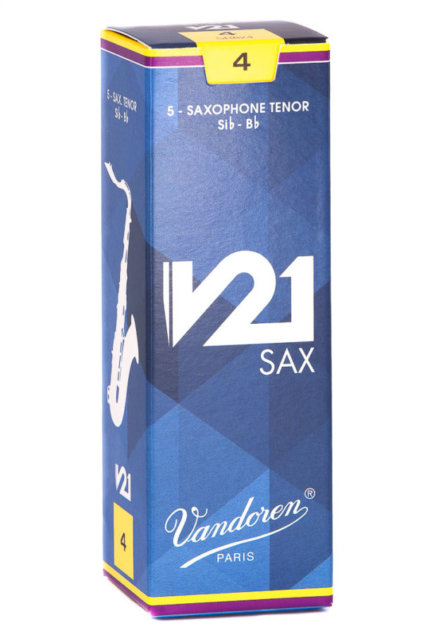Eine aufrecht stehende, längliche, blau-gelbe Verpackung für ein Vandoren V21 Tenorsaxophon-Blatt der Stärke 4 ist von vorne zu sehen.