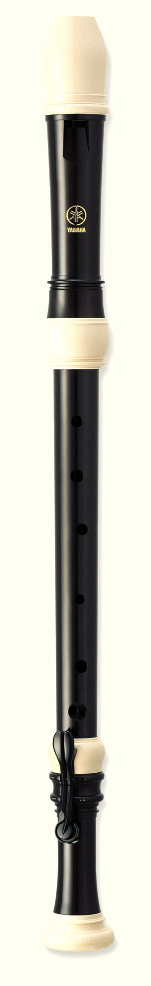 Das Bild zeigt eine Yamaha Tenor-Blockflöte YRT-304B II in Schwarz mit cremefarbenen Applikationen an Mundstück, Verbindungsstellen und Fußstück.