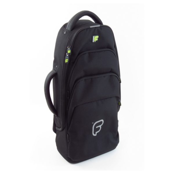 Schwarze Fusion UB-03-BK Gig Bag Trompetentasche mit Tragegriff oben, einem seitlichen Tragegriff und zwei aufgesetzten Taschen.