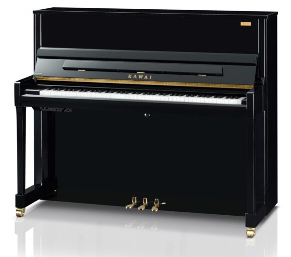 Abgebildet ist ein schwarzes, hochglanzpoliertes Kawai K-300 Aures Klavier.