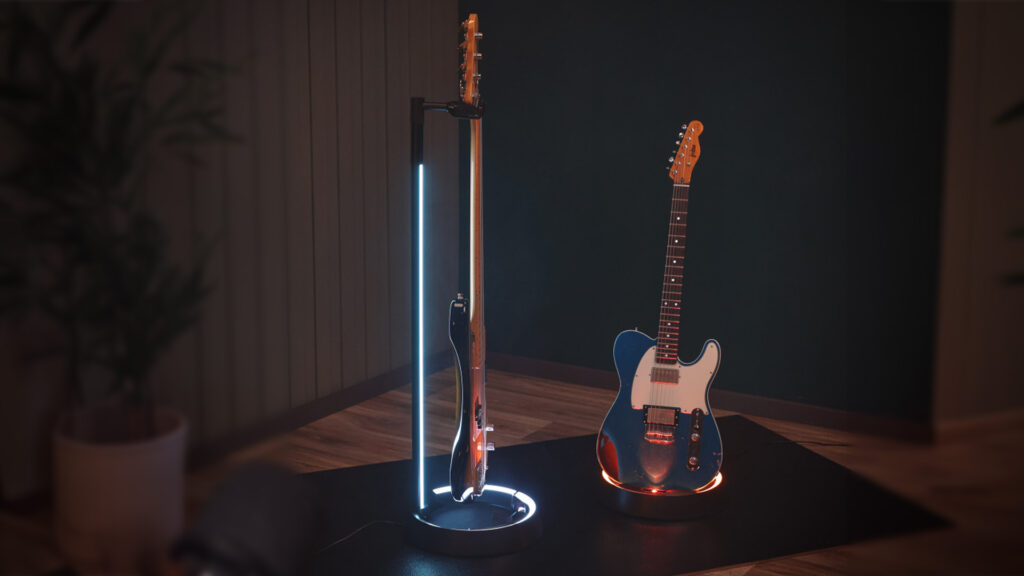 NEU: Gravity GS LS 01 NH B - Setze deine Gitarre in Szene Seitenansicht des Gitarrenständers mit aktivierter Beleuchtung und Mustergitarre, sowie Frontansicht eines weiteren Gitarrenständers inkl. aktivierter Beleuchtung und Mustergitarre Produktbild