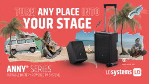 Eine rote Werbeanzeige für LD Systems Anny® Serie zeigt zwei schwarze Lautsprecher, einen liegend und einen mit Rollen und Griff, auf einem Strand mit Palmen, einem weißen VW-Bus, einer Gitarre spielenden Person am Strand und dem Slogan "TURN ANY PLACE INTO YOUR STAGE".