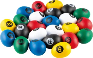 Eine Ansammlung von Meinl Shaking Eggs in den Farben Gelb, Schwarz, Weiß, Grün, Rot und Blau ist auf dem Bild zu sehen.