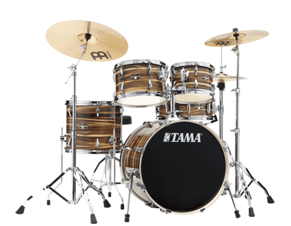 Ein Tama Imperialstar IP50H6W-CTW Schlagzeug mit holzgemusterten Kesseln steht auf einem weißen Hintergrund.
