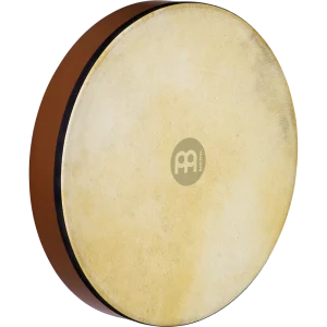 Das Bild zeigt eine kreisrunde Rahmen-Trommel der Marke Meinl (Modell HD16AB), mit einem hellbraunen Fell und einem braunen Holzrahmen.