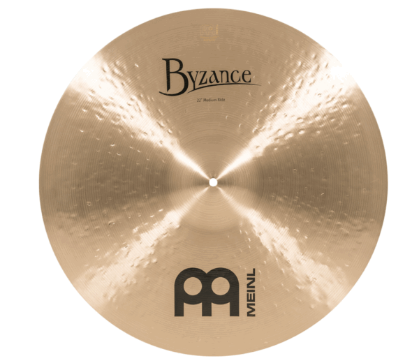 Abgebildet ist ein goldenfarbenes "Meinl Byzance 22" Medium Ride"-Becken mit Hammerschlagmuster und dem schwarzen "Byzance"-Logo sowie dem "Meinl"-Logo.