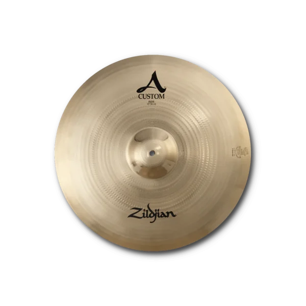 Das Bild zeigt ein hellgoldenes Avedis Zildjian A Custom Series 20" Ride Becken mit konzentrischen Rillen auf einem weißen Hintergrund.