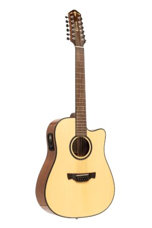 Eine Crafter ABLE D600 N 12, eine zwölfsaitige Akustikgitarre mit hellem Holzkorpus, dunklen Seiten, Cutaway und Tonabnehmer, steht aufrecht vor einem weißen Hintergrund.