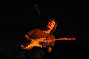 Foto von Carl Verheyen mit Gitarre