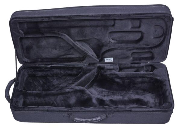 Geöffneter schwarzer BAM Conservatoire Tenor Saxophonkoffer mit schwarzem, samtartigem Innenfutter und Aussparungen für das Instrument.