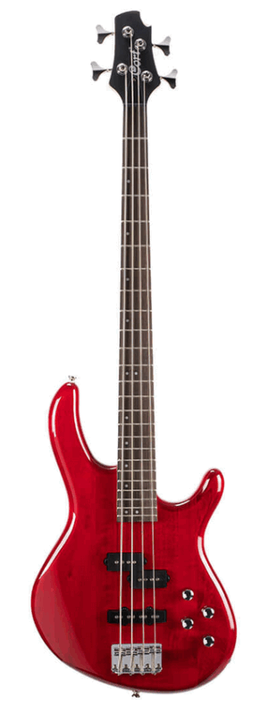 Das Bild zeigt einen roten "Cort Action Bass Plus TR" E-Bass mit vier Saiten, schwarzen Tonabnehmern und Reglern, sowie einem schwarzen Gitarrenkopf.