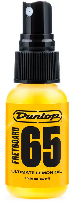 Das Bild zeigt eine gelbe Flasche "Dunlop Formula No. 65 Ultimate Lemon Oil 30ml" mit schwarzem Sprühkopf, ein Pflegemittel für Gitarren.