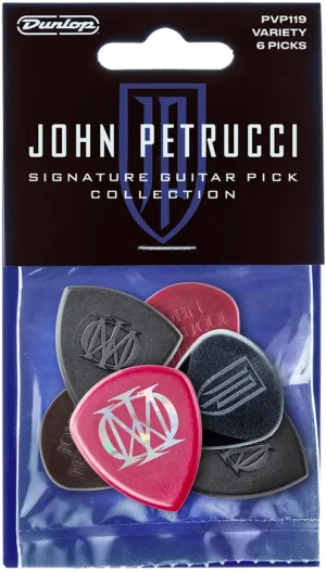Das Bild zeigt eine Verpackung der "Dunlop John Petrucci Signature Pick Collection" mit sechs Gitarrenplektren in verschiedenen Farben und Designs, darunter Schwarz, Rot und Braun, verpackt in einer transparenten Plastiktüte.