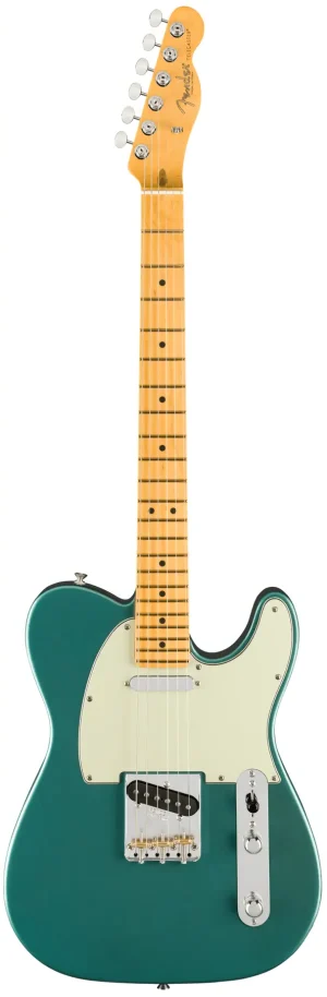 Das Bild zeigt eine türkisfarbene Telecaster-E-Gitarre mit Ahornhals und -kopfplatte.