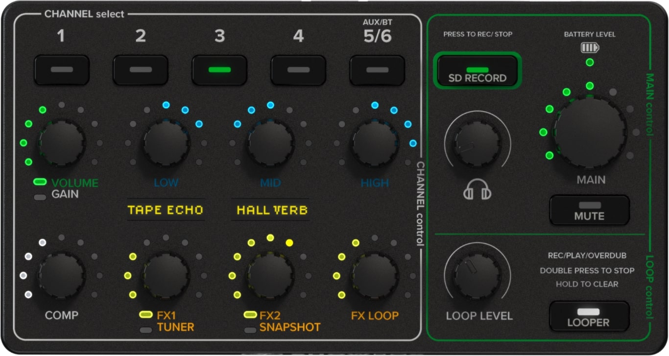 Das dunkle Bild zeigt ein Audio-Interface mit vier Kanalreglern, jeweils mit einem Drehknopf und einer LED, sowie Regler für TAPE ECHO, HALL VERB, COMP, FX TUNER, FX2 SNAPSHOT und FX LOOP, und einen größeren Regler für MAIN mit einer MUTE-Taste und einem LOOP LEVEL-Regler.