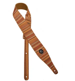 Der Gaucho GST-240-02 Gitarrengurt ist ein gestreifter Gitarrengurt mit einem Muster aus horizontalen Linien in verschiedenen Brauntönen und Beige.