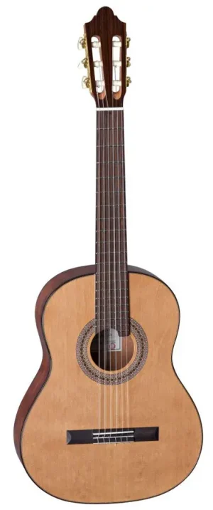 Das Bild zeigt eine Duke Basis C klassische Gitarre mit hellem Holzkorpus, dunklem Hals und Kopfplatte sowie goldfarbenen Mechaniken vor einem weißen Hintergrund.