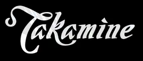 Das Bild zeigt das Wort "Takamine" in einer schrägen, weißen Schreibschrift vor einem schwarzen Hintergrund.