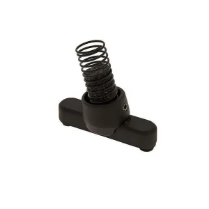 Die Abbildung zeigt eine schwarze Tama CC900S Cobra Coil, die aus einer horizontalen Basis mit einem mittig platzierten, zylindrischen Aufsatz und einer darauf sitzenden schwarzen Feder besteht.