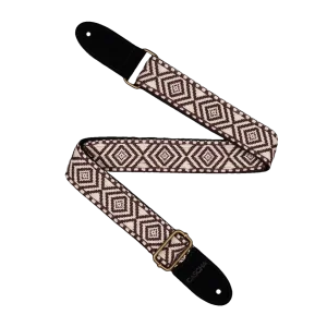 Der Cascha CUS-JW6 Ukulele Gurt Jaquard - Vintage ist ein länglicher, gewebter Gurt mit rautenförmigem, braunem Muster auf beigem Grund und schwarzen Lederenden sowie goldfarbener Metallschnalle.