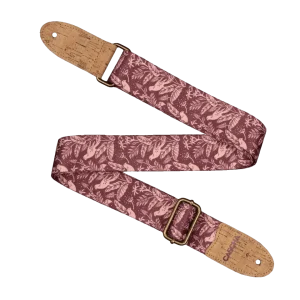 Ein rosafarbener Ukulelengurt mit Vogel- und Blattmuster, braunen Endstücken aus Kork und goldfarbenen Metallschnallen liegt auf einem schwarzen Hintergrund.