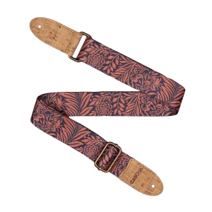 Der gewundene Cascha CUS-VC7 Ukulele Gurt aus veganem Kork mit Rose Jungle Muster, bestehend aus rosa Blättern und Blüten auf dunklem Grund, hat an den Enden Korkverstärkungen und goldfarbene Metallschnallen zur Längenverstellung.