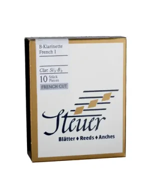 Ein quadratischer Karton in Weiß und Gold mit der Aufschrift "Steuer B-Klarinette French I Stärke 2" und dem Steuer-Logo, das Blätter für Klarinetten bewirbt.