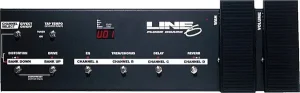 Das Bild zeigt ein schwarzes Line 6 Floor Board Effektpedal mit zahlreichen silberfarbenen Schaltern und zwei großen Fußpedalen auf der rechten Seite.