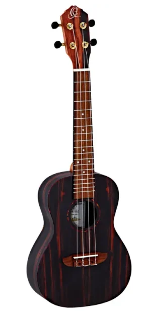 Das Bild zeigt eine Ortega RUEB-CC Ukulele mit dunklem, gestreiftem Korpus und Kopfplatte sowie einem hellbraunen Griffbrett und schwarzen Stimmwirbeln, die auf einem weißen Hintergrund steht.