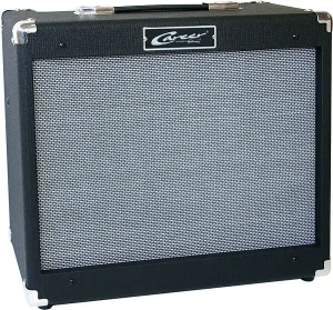 Abgebildet ist ein Career AF Tube Amp Gitarrenverstärker in Schwarz, der mit silberfarbenen Metalldetails an den Ecken und einem silberfarbenen Gitter versehen ist, das einen grossen Teil der Vorderseite bedeckt.