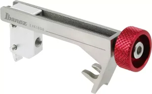 Der Ibanez EJK1000 E-Jack Intonation Adjuster ist ein silberfarbenes Werkzeug mit einem roten, gerändelten Drehknopf.